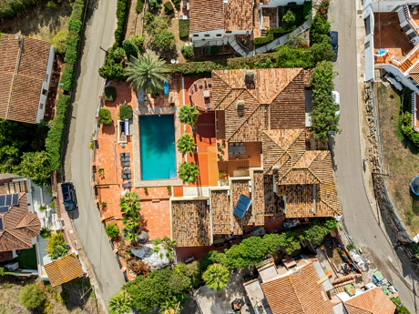 Magnificent Andalusian Villa with Scandinavian Touch and Sea Views in Estepona West