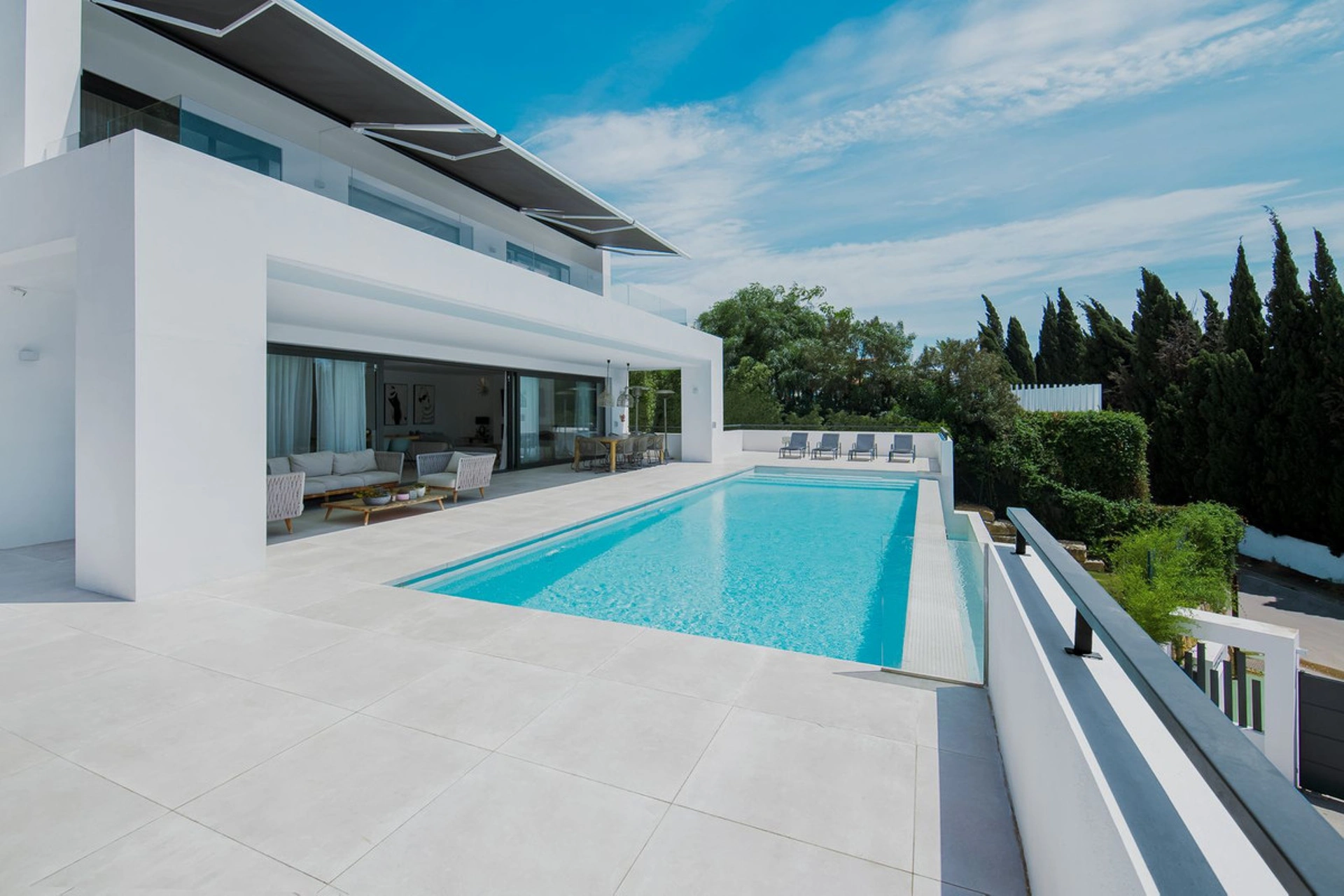 Villa for sale in Benahavis