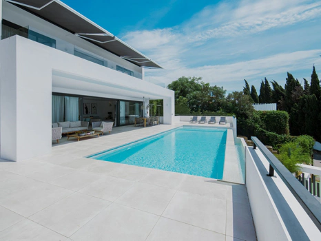 Villa for sale in Benahavis