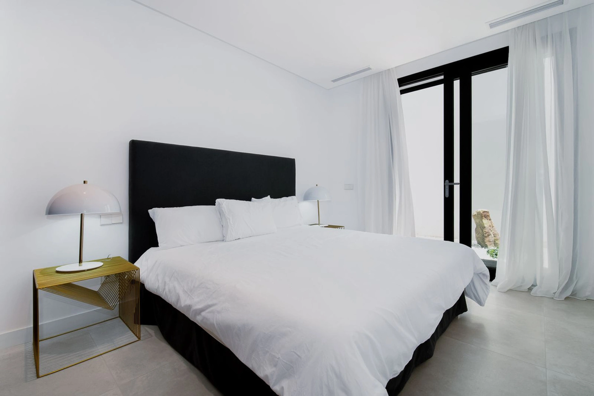 Villa for sale in Benahavis