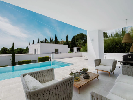 Villa for sale in Benahavis
