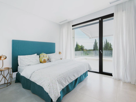 Villa for sale in Benahavis