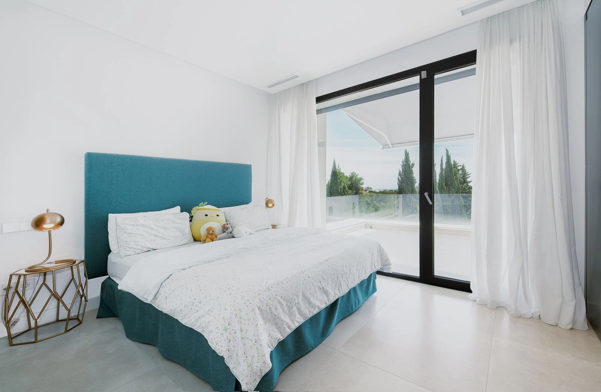 Villa for sale in Benahavis