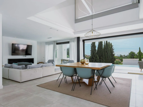 Villa for sale in Benahavis