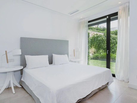 Villa for sale in Benahavis