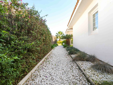 Villa for sale in Benahavis