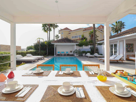 Villa for sale in Benahavis
