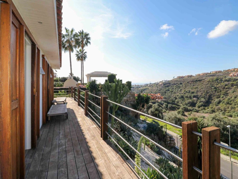 Villa for sale in Benahavis