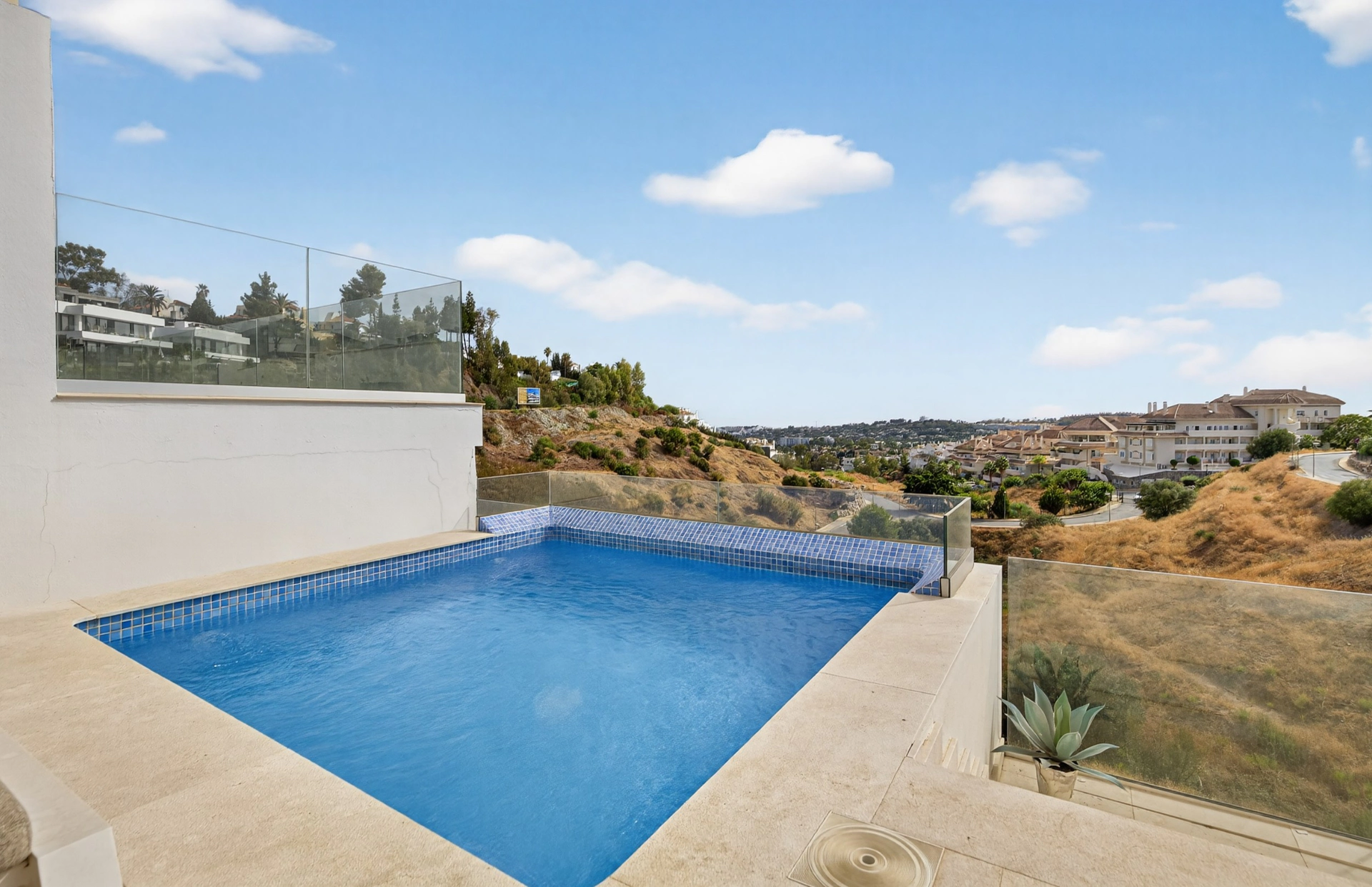 Apartment for sale in La Morelia de Marbella, Nueva Andalucia