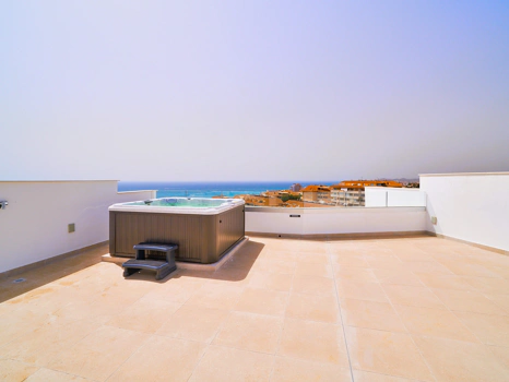 Modern Coastal Living in El Higuerón