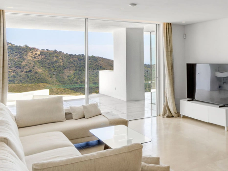 Exclusive Palo Alto Apartment, Marbella – Luxury with Mountain & Sea Views