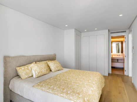 Exclusive Palo Alto Apartment, Marbella – Luxury with Mountain & Sea Views