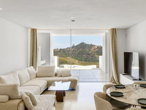 Exclusive Palo Alto Apartment, Marbella – Luxury with Mountain & Sea Views