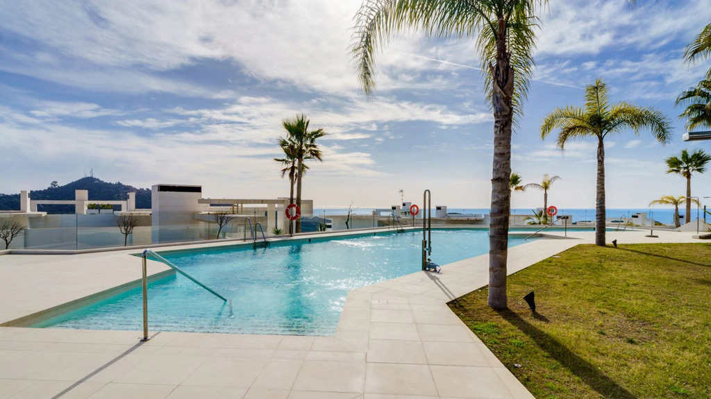 Exclusive Palo Alto Apartment, Marbella – Luxury with Mountain & Sea Views