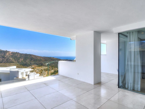 Exclusive Palo Alto Apartment, Marbella – Luxury with Mountain & Sea Views