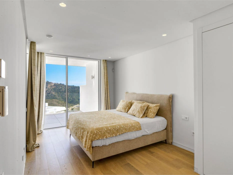 Exclusive Palo Alto Apartment, Marbella – Luxury with Mountain & Sea Views