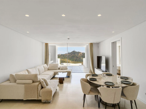 Exclusive Palo Alto Apartment, Marbella – Luxury with Mountain & Sea Views