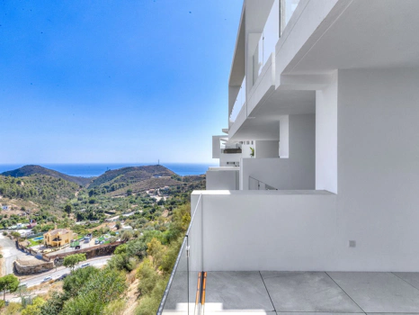 Exclusive Palo Alto Apartment, Marbella – Luxury with Mountain & Sea Views