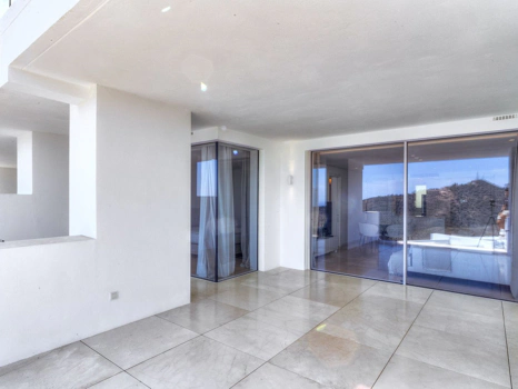 Exclusive Palo Alto Apartment, Marbella – Luxury with Mountain & Sea Views