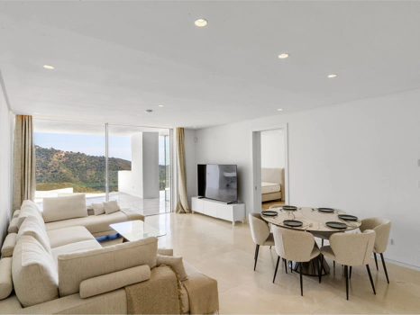 Exclusive Palo Alto Apartment, Marbella – Luxury with Mountain & Sea Views