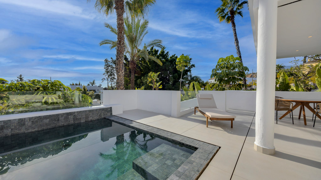 Modern Luxury Apartments with Private Pools and Sea-View Penthouses near Marbella