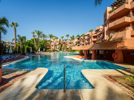 Stylish 2-Bedroom Apartment on Marbella’s Golden Mile with Gym & Underground Parking