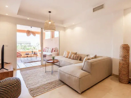 Stylish 2-Bedroom Apartment on Marbella’s Golden Mile with Gym & Underground Parking