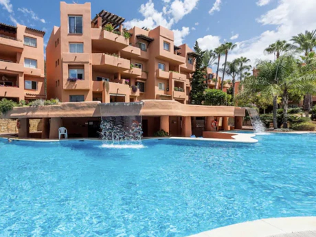 Stylish 2-Bedroom Apartment on Marbella’s Golden Mile with Gym & Underground Parking