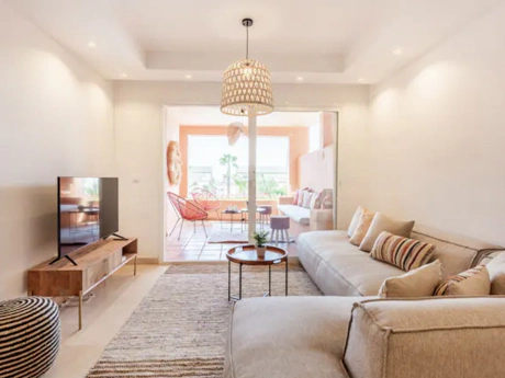 Stylish 2-Bedroom Apartment on Marbella’s Golden Mile with Gym & Underground Parking