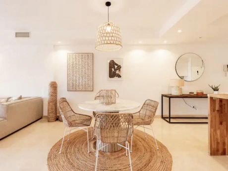 Stylish 2-Bedroom Apartment on Marbella’s Golden Mile with Gym & Underground Parking