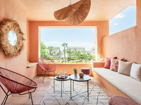 Stylish 2-Bedroom Apartment on Marbella’s Golden Mile with Gym & Underground Parking