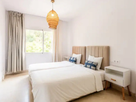 Stylish 2-Bedroom Apartment on Marbella’s Golden Mile with Gym & Underground Parking