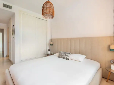 Stylish 2-Bedroom Apartment on Marbella’s Golden Mile with Gym & Underground Parking