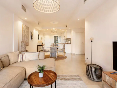 Stylish 2-Bedroom Apartment on Marbella’s Golden Mile with Gym & Underground Parking