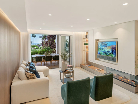 Luxury Ground Floor Apartment in Bahía del Velerín, Beachfront Between Marbella and Estepona