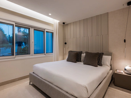Luxury Ground Floor Apartment in Bahía del Velerín, Beachfront Between Marbella and Estepona