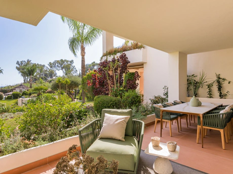 Luxury Ground Floor Apartment in Bahía del Velerín, Beachfront Between Marbella and Estepona