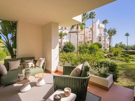 Luxury Ground Floor Apartment in Bahía del Velerín, Beachfront Between Marbella and Estepona