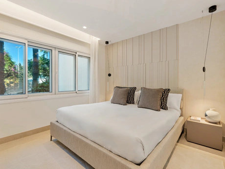Luxury Ground Floor Apartment in Bahía del Velerín, Beachfront Between Marbella and Estepona