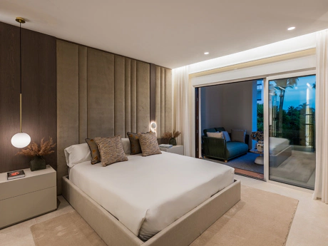 Luxury Ground Floor Apartment in Bahía del Velerín, Beachfront Between Marbella and Estepona