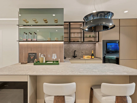 Luxury Ground Floor Apartment in Bahía del Velerín, Beachfront Between Marbella and Estepona