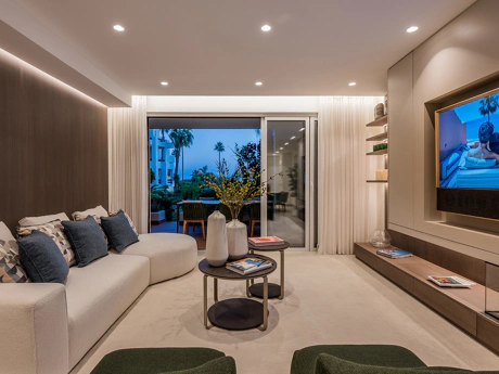Luxury Ground Floor Apartment in Bahía del Velerín, Beachfront Between Marbella and Estepona