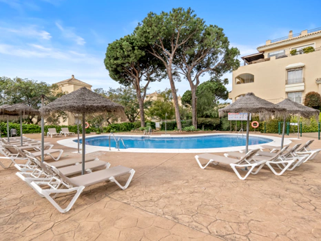 Elegant Ground Floor Apartment with Garden Access in Hacienda Elviria