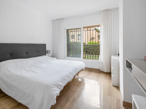 Elegant Ground Floor Apartment with Garden Access in Hacienda Elviria