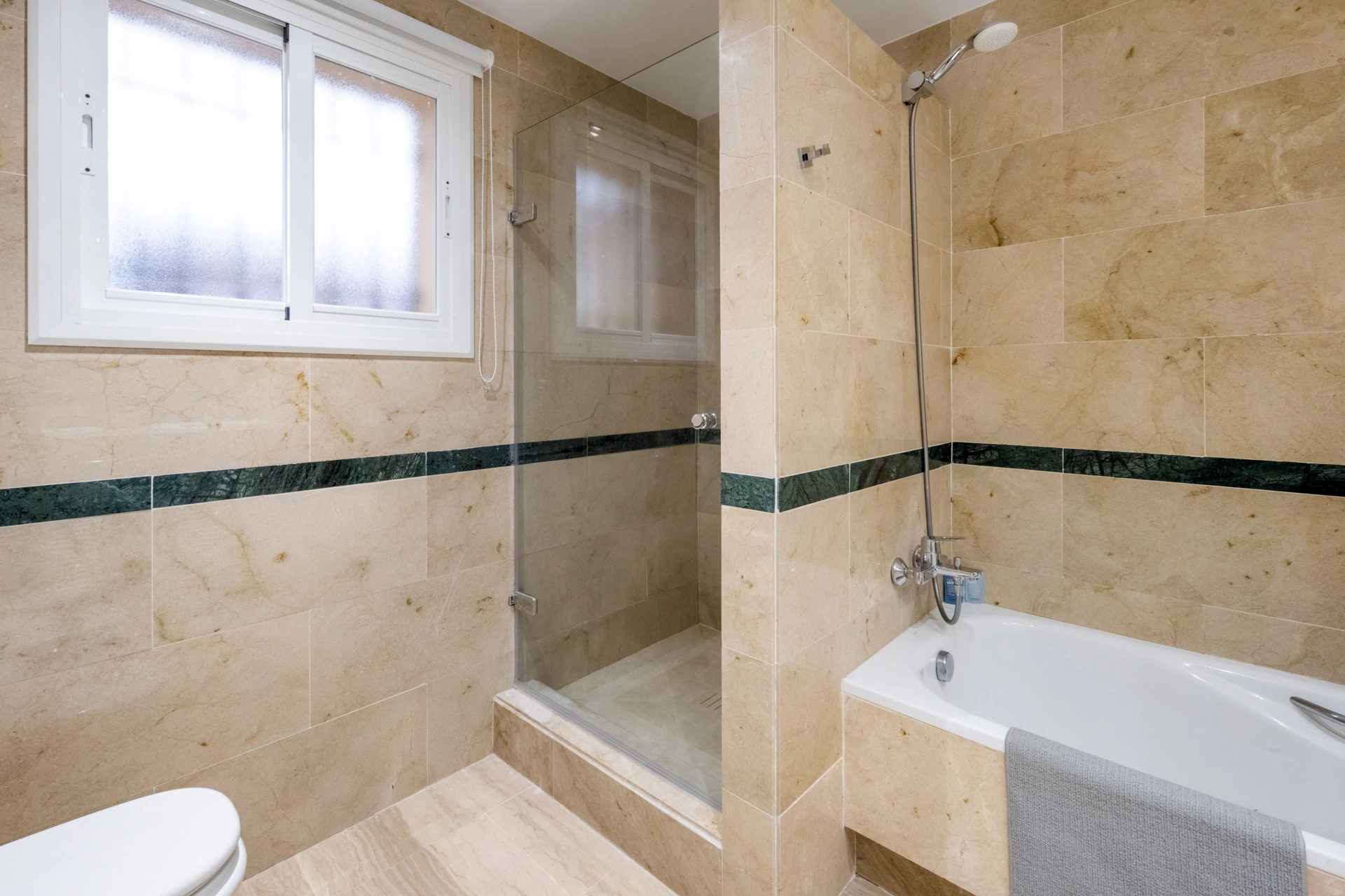 Ground Floor Apartment for sale in Hacienda Elviria, Marbella East