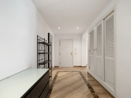 Elegant Ground Floor Apartment with Garden Access in Hacienda Elviria