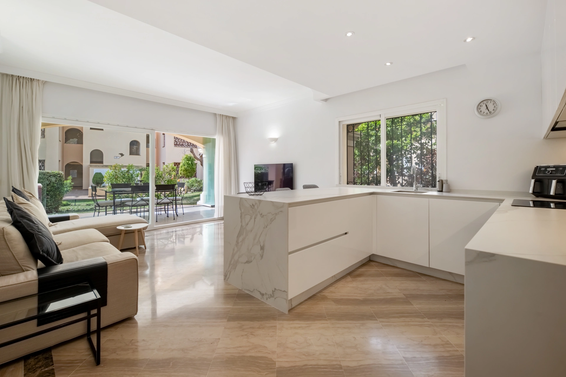 Ground Floor Apartment for sale in Hacienda Elviria, Marbella East