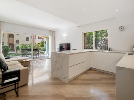 Elegant Ground Floor Apartment with Garden Access in Hacienda Elviria