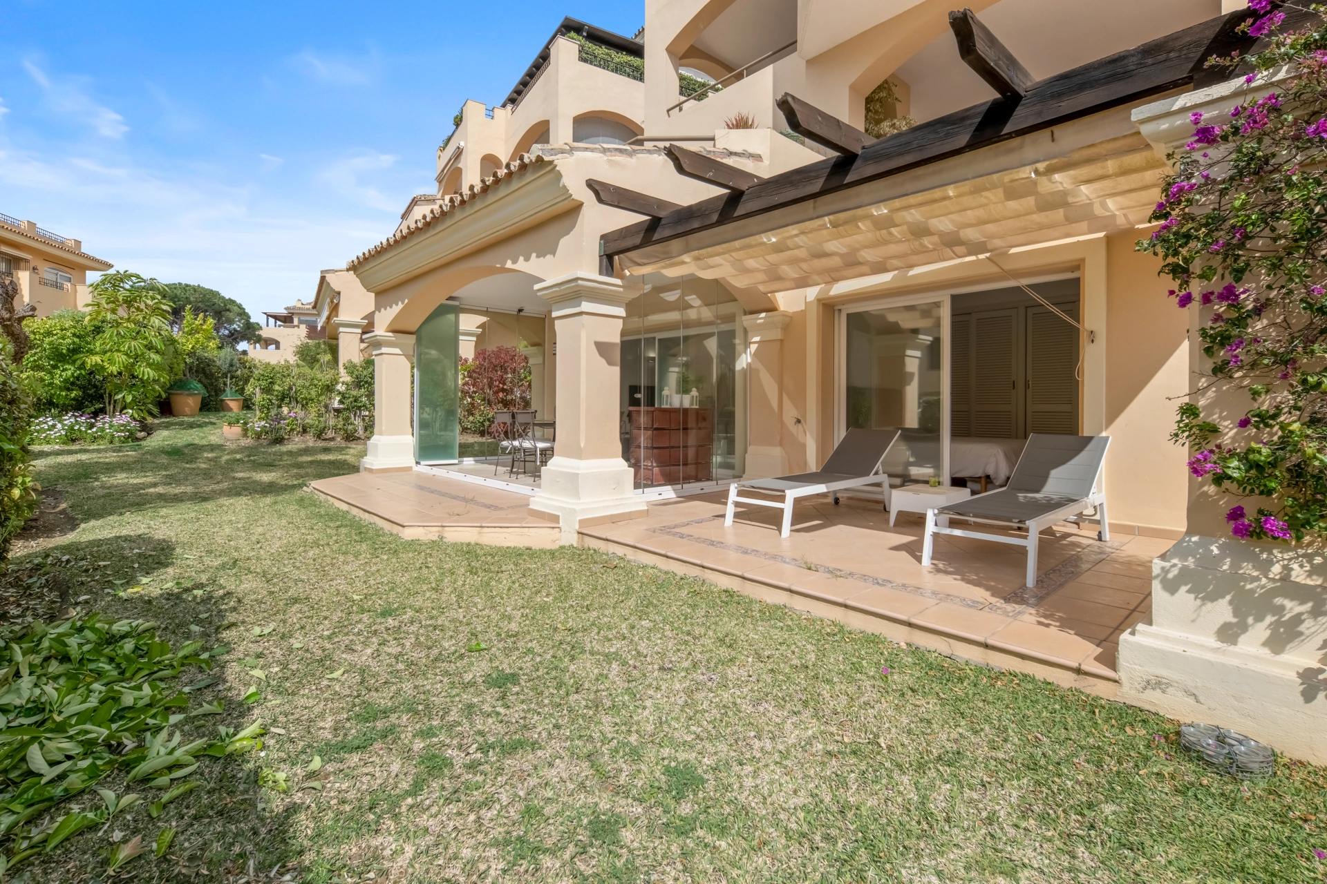 Ground Floor Apartment for sale in Hacienda Elviria, Marbella East