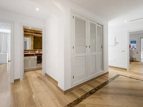 Elegant Ground Floor Apartment with Garden Access in Hacienda Elviria
